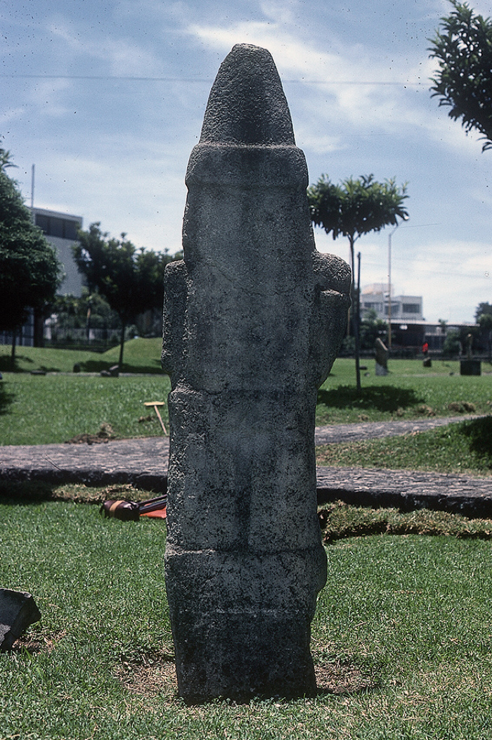 ESCULTURA ANTROPOMORFA MASCULINA