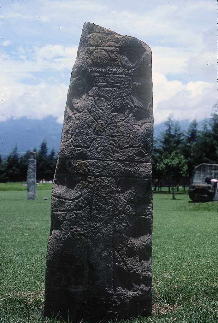 LAPIDA CON RELIEVE