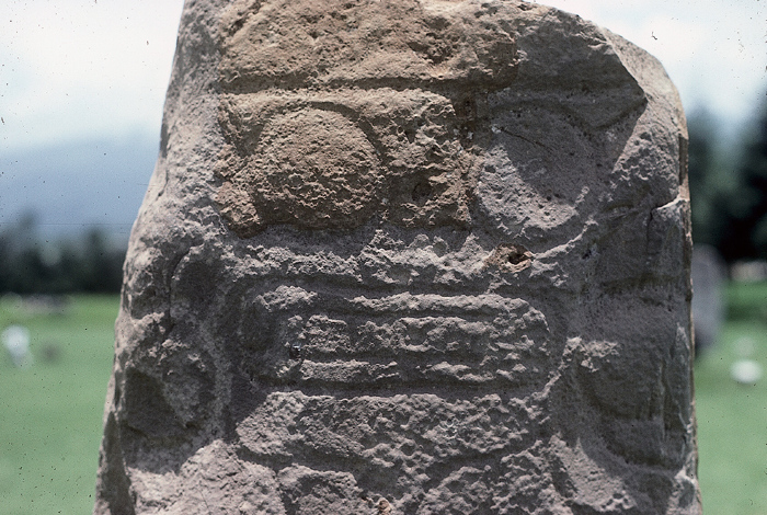 LAPIDA CON RELIEVE