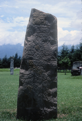 LAPIDA CON RELIEVE