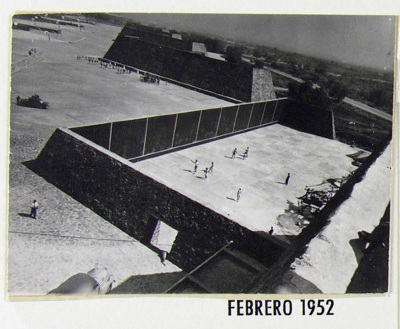 Frontón cerrado 