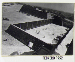 Frontón cerrado 
