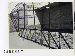 Frontón cerrado