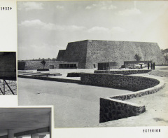 Frontón cerrado
