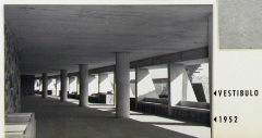 Frontón cerrado