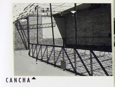 Frontón cerrado