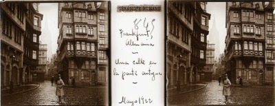 Artemio de Valle Arizpe en una calle del Casco antiguo de Frankfurt, Alemania