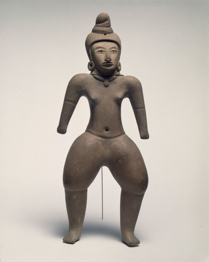 Figurilla femenina con tocado