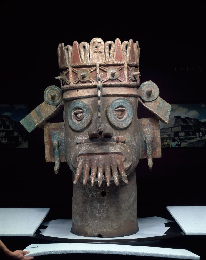 Gran brasero con la cabeza de Tlaloc