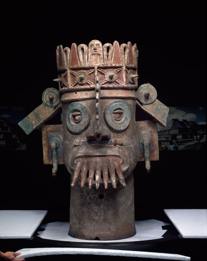 Gran brasero con la cabeza de Tlaloc