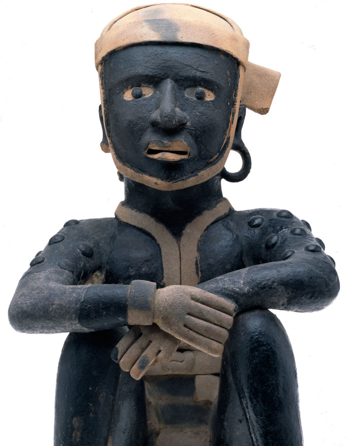 Escultura masculina sedente