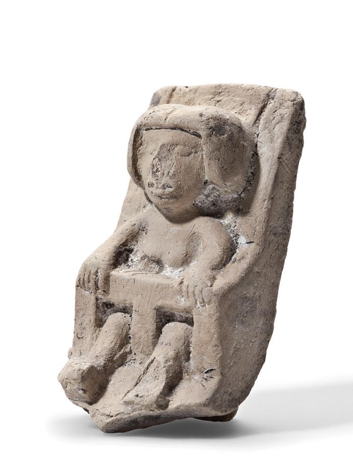 Figurilla antropomorfa de infante en silla periquera