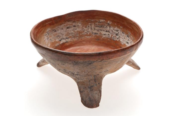 Cajete trípode estucado (azteca III)