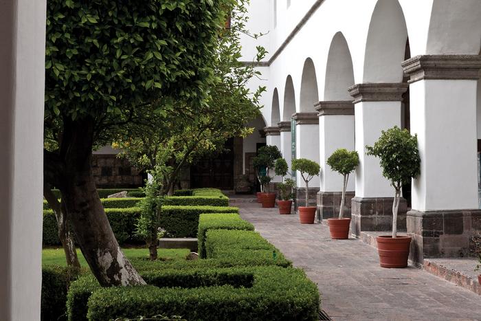 Patio y crujía sur del Claustro de San Buenaventura y San Juan Capistrano