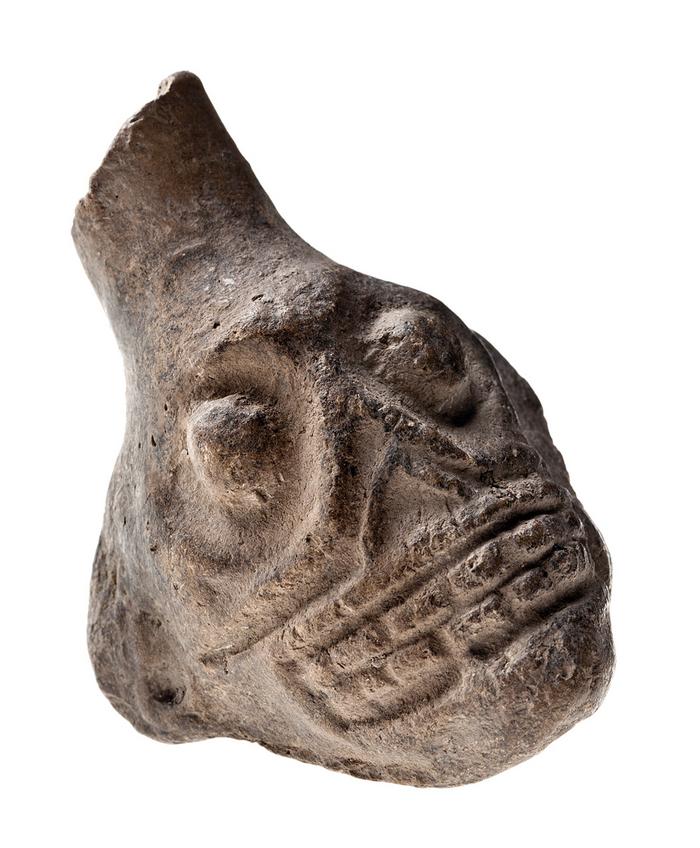 Silbato con representación del rostro de la muerte