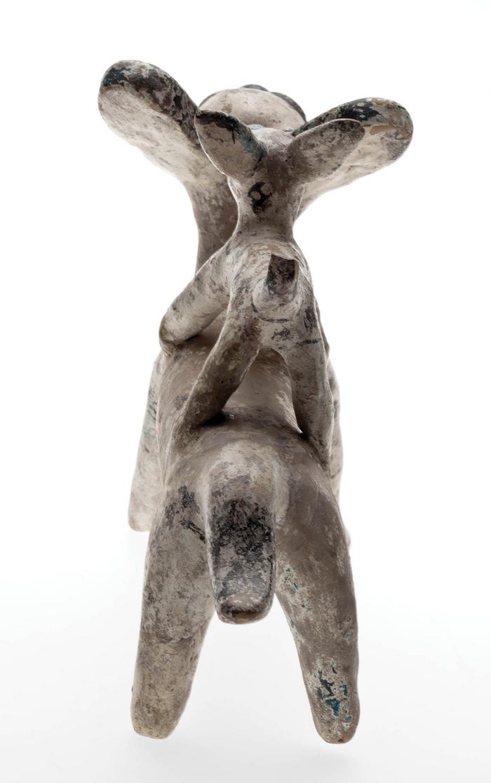 Escultura zoomorfa de tlacuache con cría 