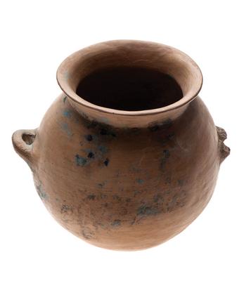 Olla globular con restos de pigmento azul