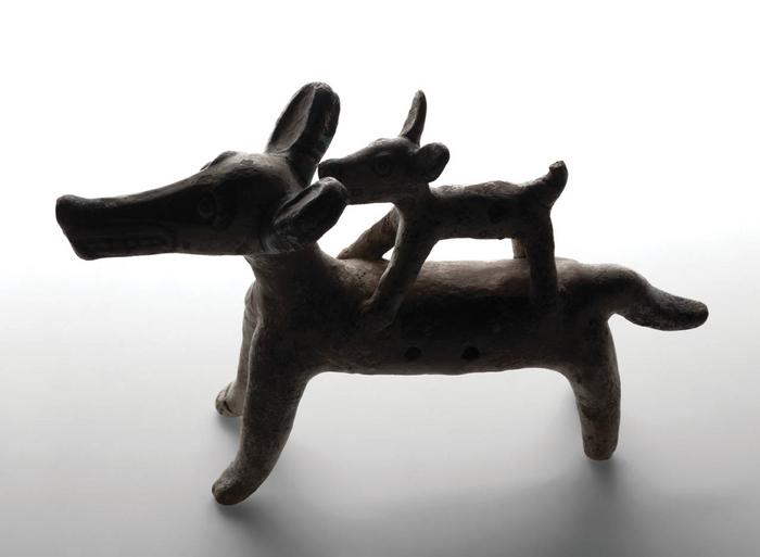 Escultura zoomorfa de tlacuache con cría