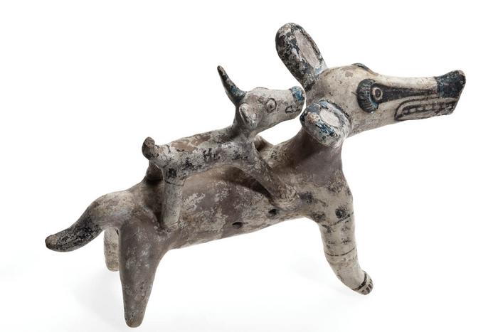 Escultura zoomorfa de tlacuache con cría