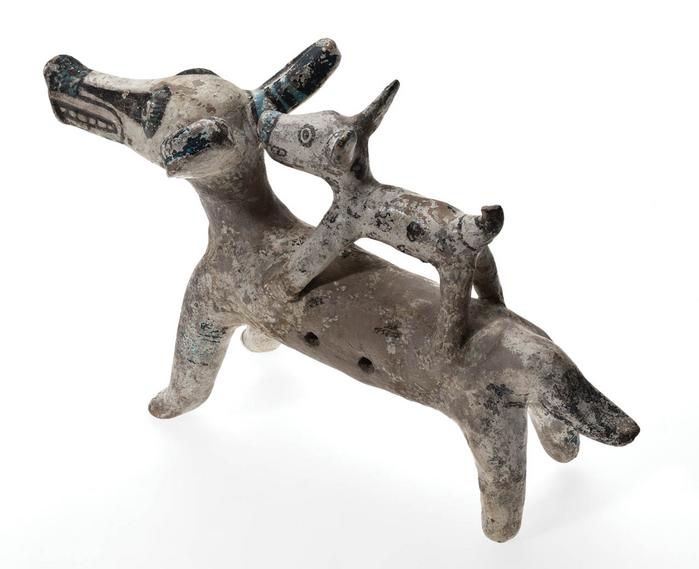 Escultura zoomorfa de tlacuache con cría