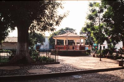 PLAZA Y KIOSCO