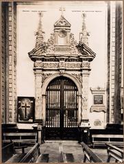 Iglesia de Regina de México. Portada de la capilla Medina Picazo. 