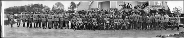 General Plutarco Elías Calles, Joaquín Amaro y otros militares en Chapultepec