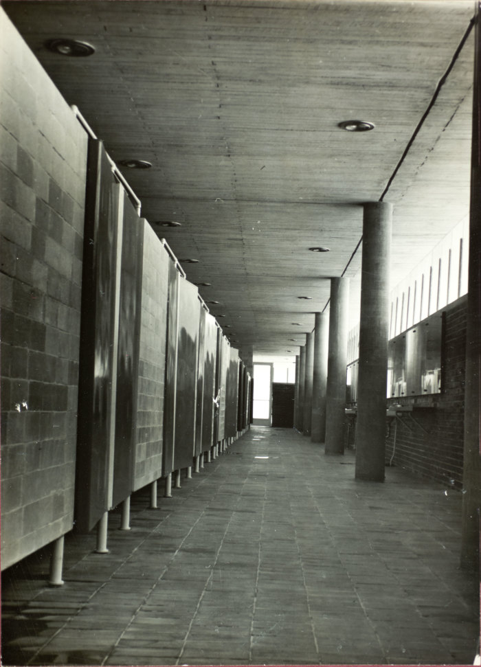 Alberca Olímpica Universitaria, área de baños