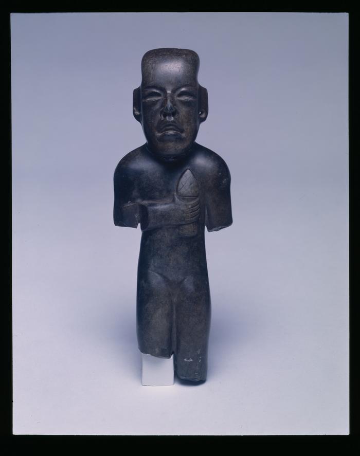 Escultura de personaje antropomorfo