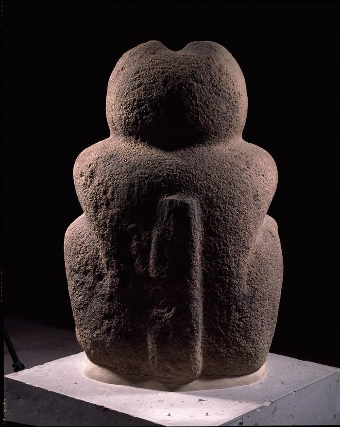 Escultura zoomorfa sedente