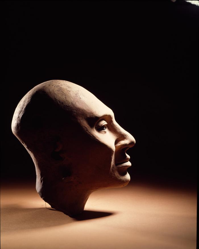Cabeza antropomorfa masculina