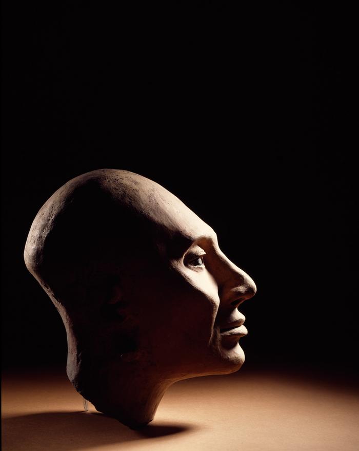 Cabeza antropomorfa masculina