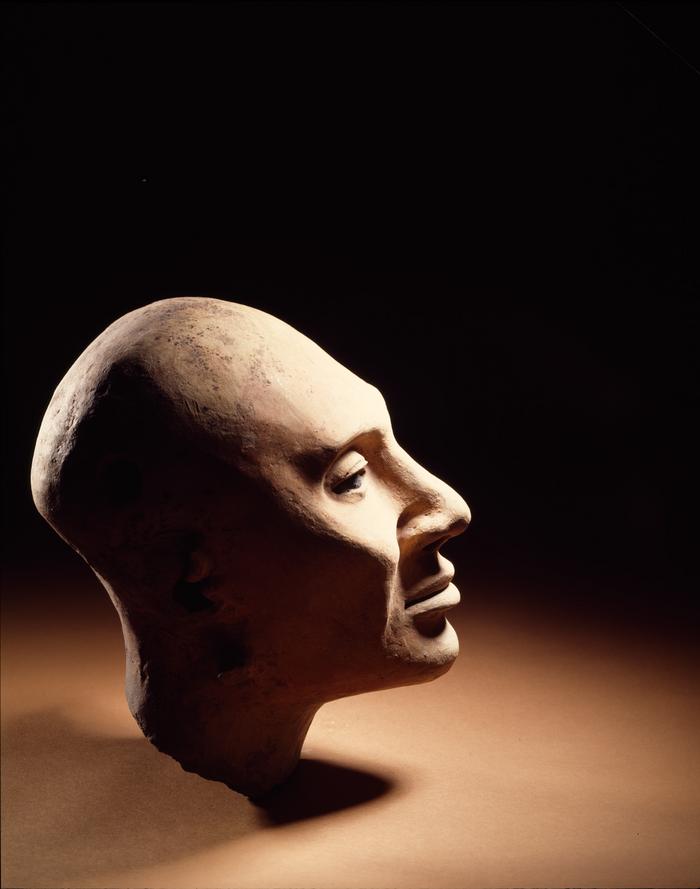 Cabeza antropomorfa masculina