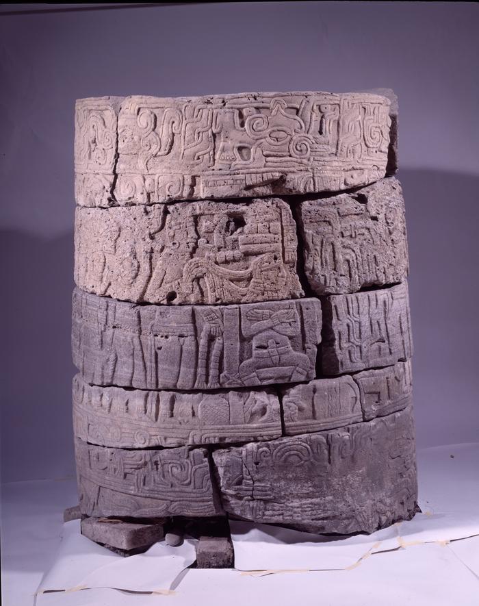 Edificio de las columnas, columna del gobernante 13 Conejo