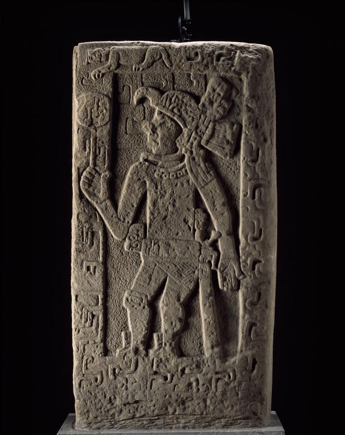 Lápida con relieve de jugador de pelota