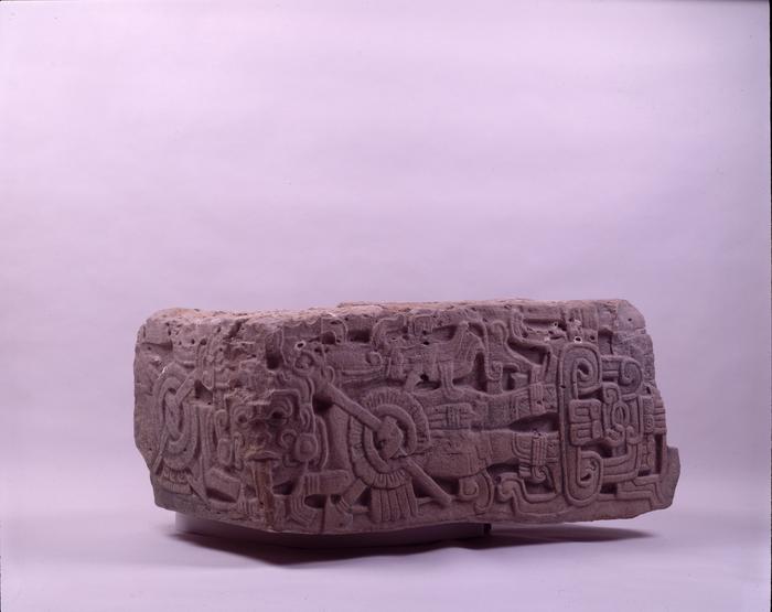 Pirámide de los Nichos, relieve de imagen dividida