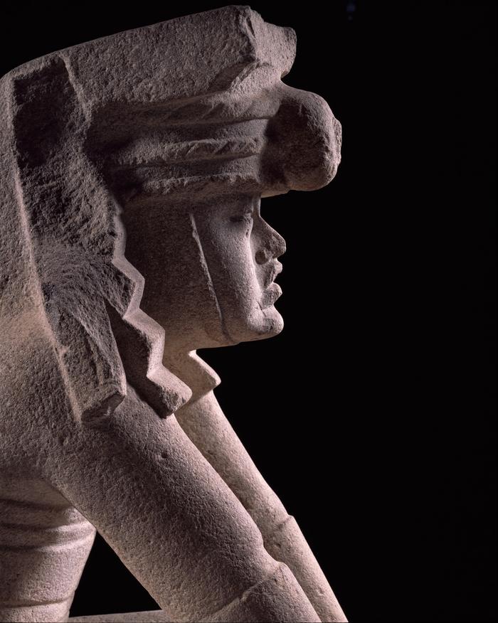 Escultura antropomorfa sedente