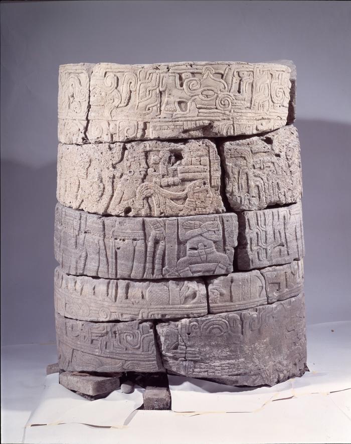 Edificio de las columnas, columna del gobernante 13 Conejo