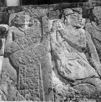 Patio de los Cautivos en El Palacio, relieves. Zona Arqueológica de Palenque, Chiapas.