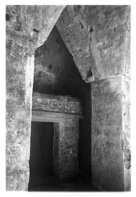 Templo de la Cruz, acceso. Zona Arqueológica de Palenque, Chiapas.