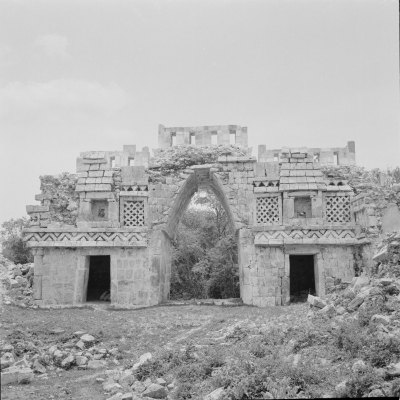 El Arco, fachada principal, Zona Arqueológica de Labná, Yucatán.