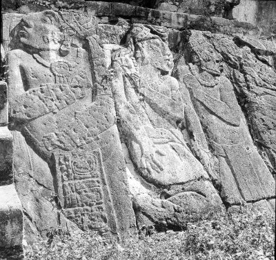 Patio de los Cautivos en El Palacio,relieves. Zona Arqueológica de Palenque, Chiapas.