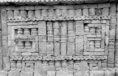 Palacio de los Mascarones, Codz Poop, acceso. Zona Arqueológica de Kabah, Yucatán.