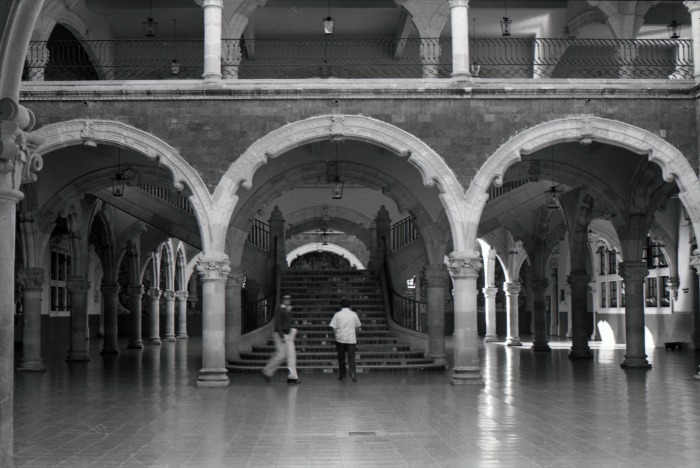 Casa del Mayorazgo de Rincón Gallardo. Patio y escalera