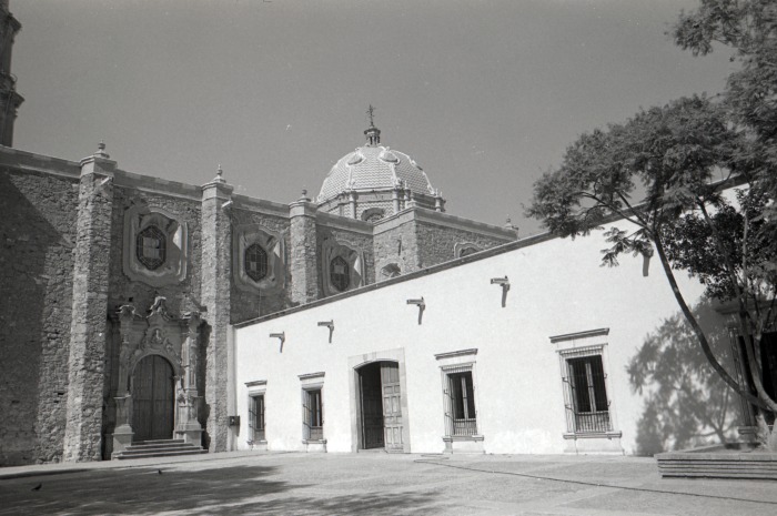 El Señor de El Encino. Fachadas