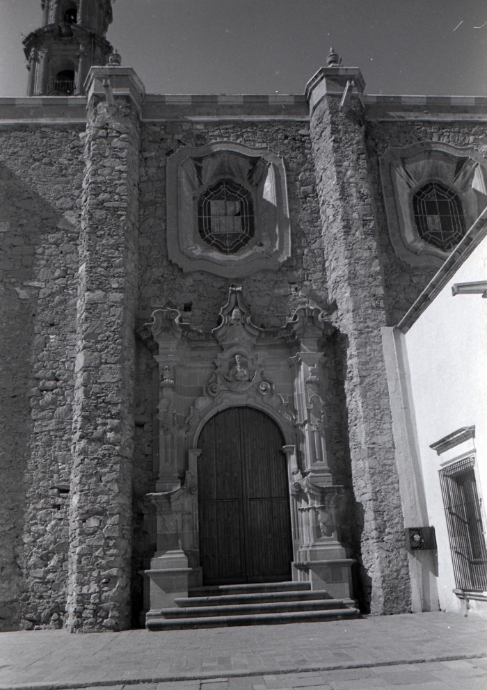 El Señor de El Encino. Portada lateral