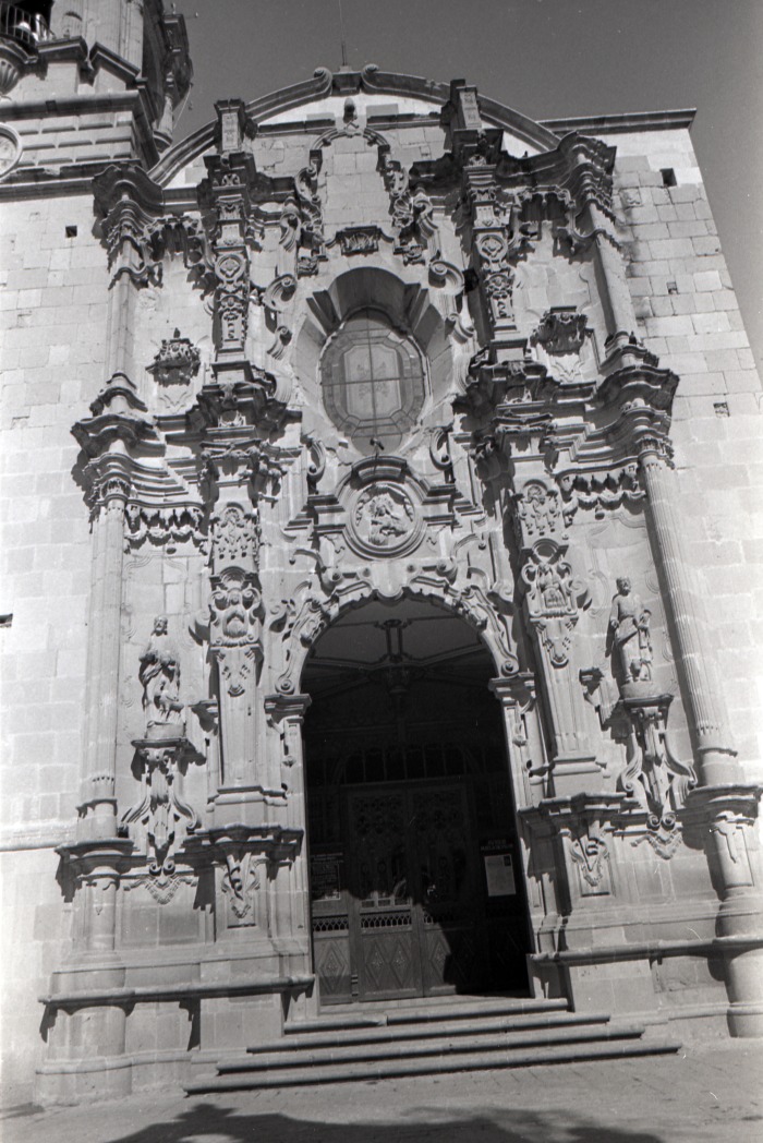 El Señor de El Encino. Fachada