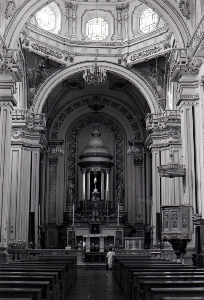 El Señor de El Encino. Interior