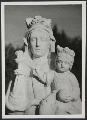 Virgen María con el niño. Escultura