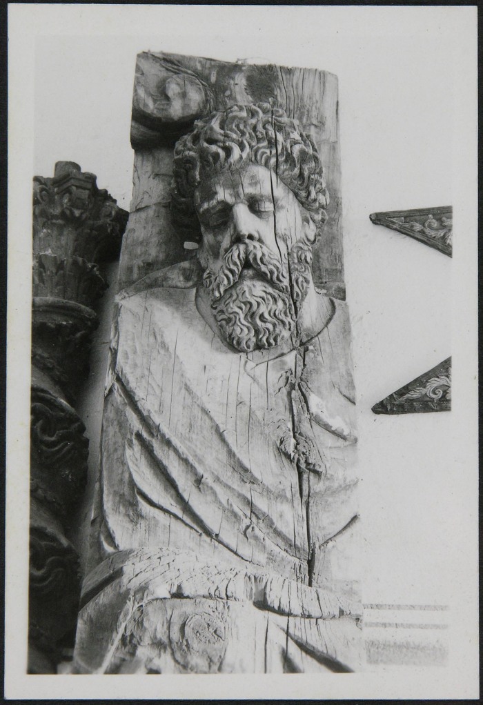 Relieve con Apóstol. Antiguo retablo de Yuririapúndaro, Guanajuato.